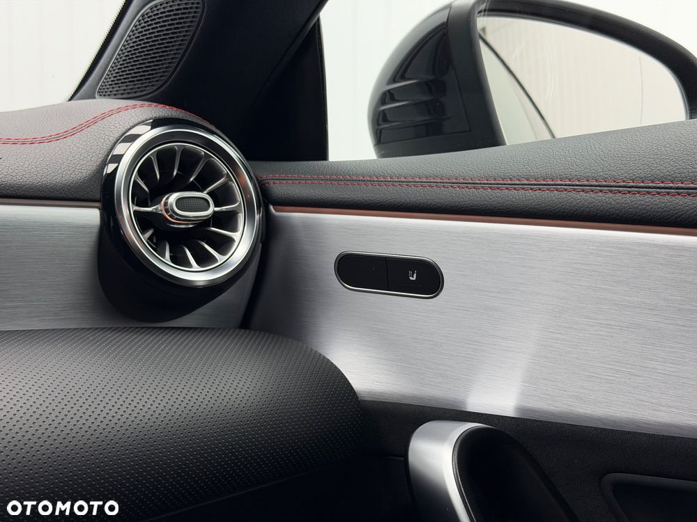 Mercedes-Benz CLA 250 E AMG Line 8G-DCT - 29