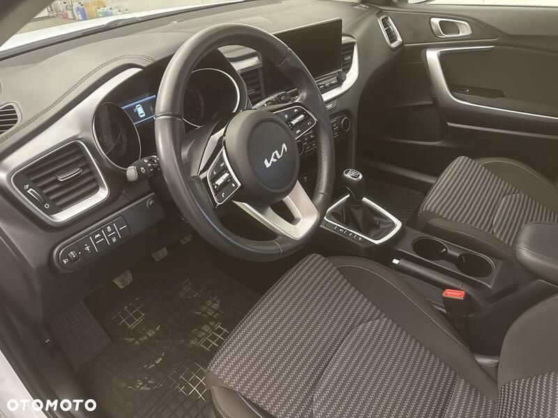 Kia Ceed 1.5 T-GDI M - 10