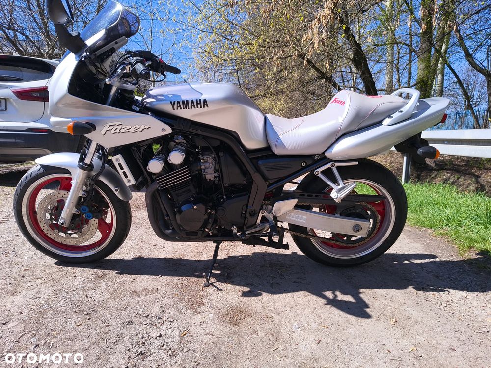 Yamaha FZS - 6