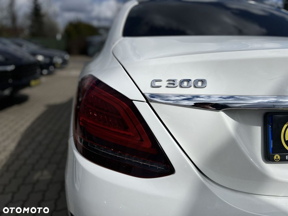 Mercedes-Benz Klasa C 300 9G-TRONIC Avantgarde - 12