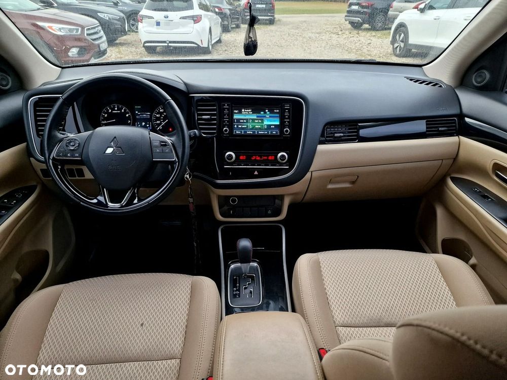 Mitsubishi Outlander - 18
