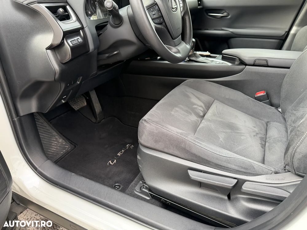 Lexus UX 250h FWD Business - 13