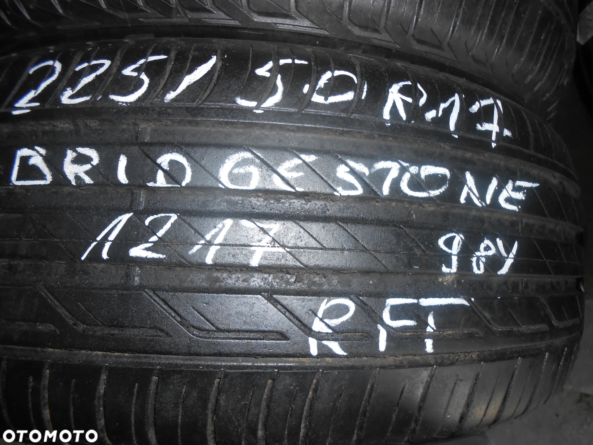 OPONY 225/50R17 BRIDGESTONE DRIVEGUARD RFT DOT 1217 7.1MM - 3