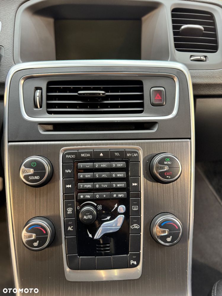 Volvo V60 D4 Momentum - 23