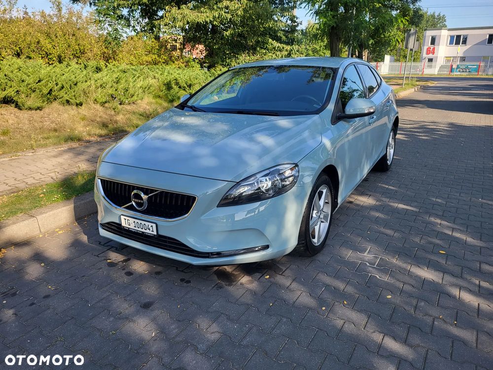 Volvo V40 T2 Momentum - 1