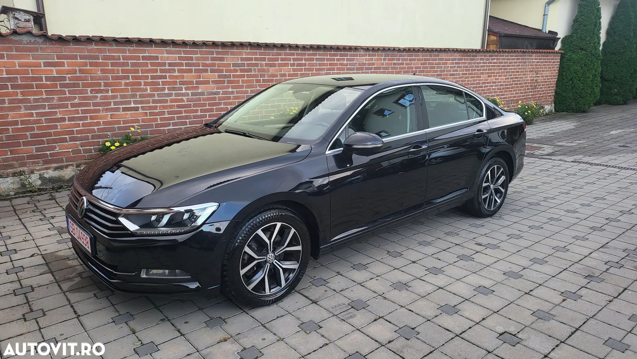 Volkswagen Passat - 1