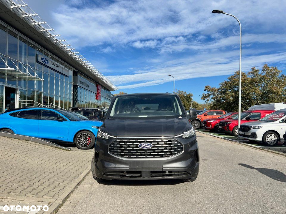 Ford Tourneo Custom - 2