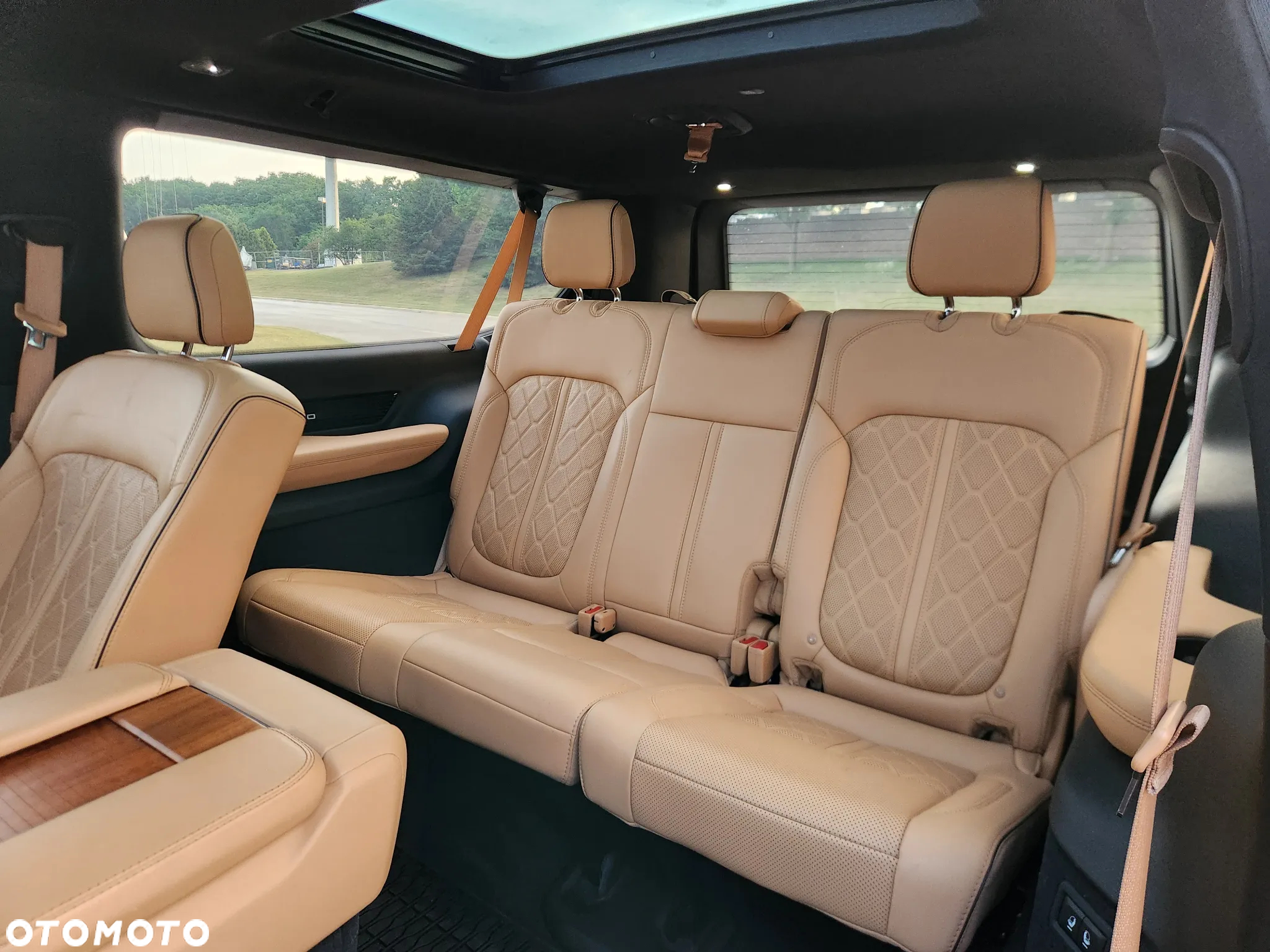Jeep Grand Wagoneer - 39