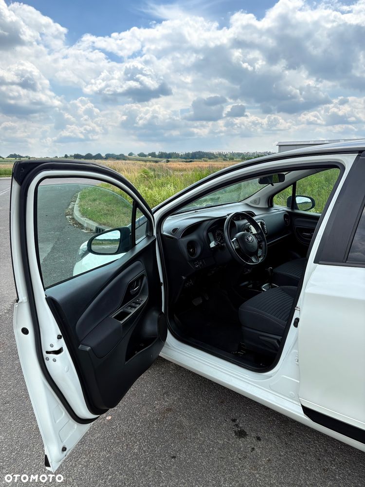 Toyota Yaris Hybrid 100 Premium - 6