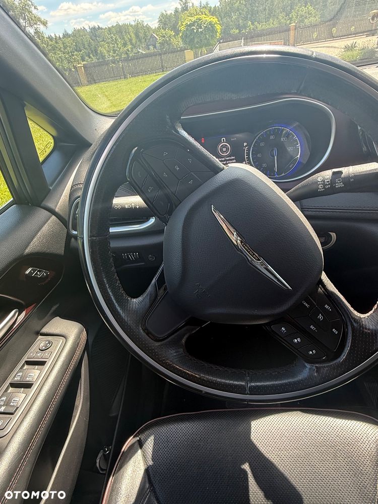 Chrysler Pacifica - 12