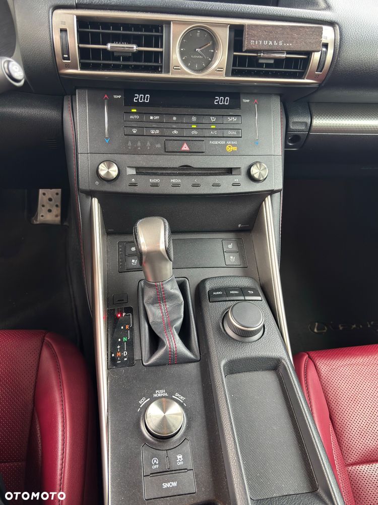 Lexus IS 200t F Sport - 15