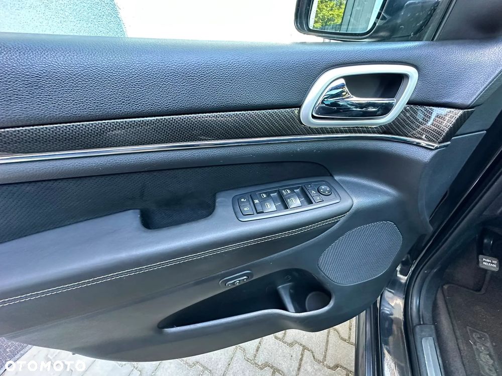 Jeep Grand Cherokee SRT8 - 14