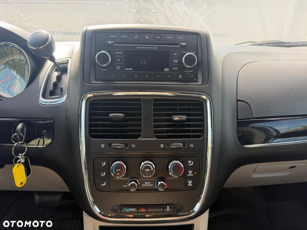 Dodge Caravan - 22