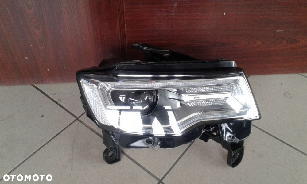JEEP GRAND CHEROKEE WK2 BIXENON-SKRĘTNY PRAWY EU - 1