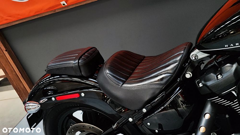Harley-Davidson Softail Street Bob - 11