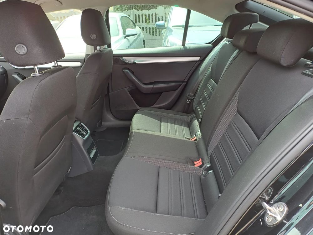Skoda Octavia 1.6 TDI DSG Clever - 17