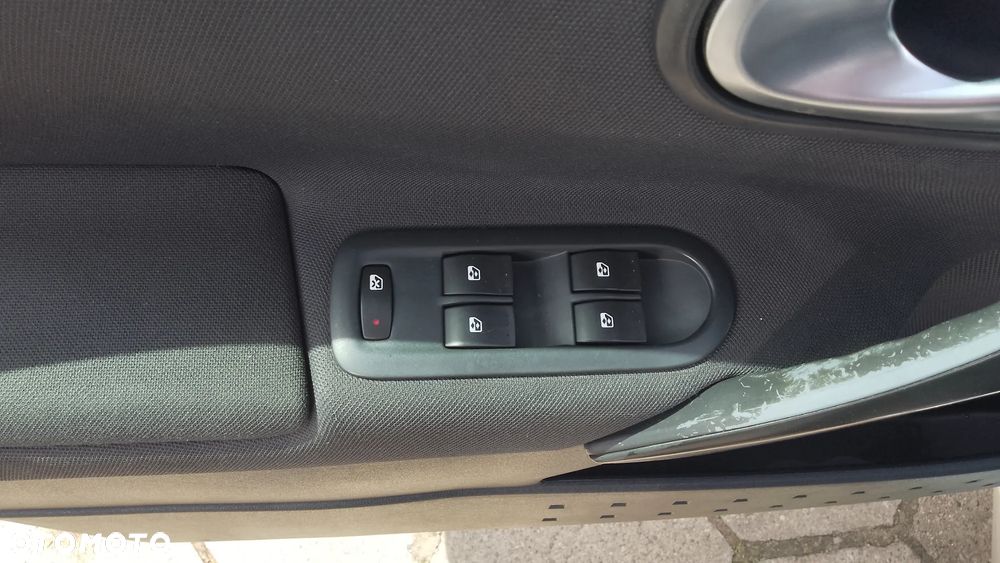 Renault Megane 1.6 Exception - 12
