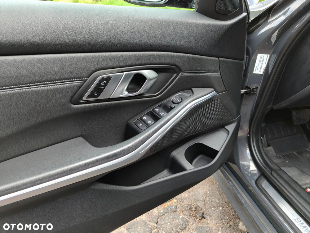 BMW Seria 3 320d xDrive - 22