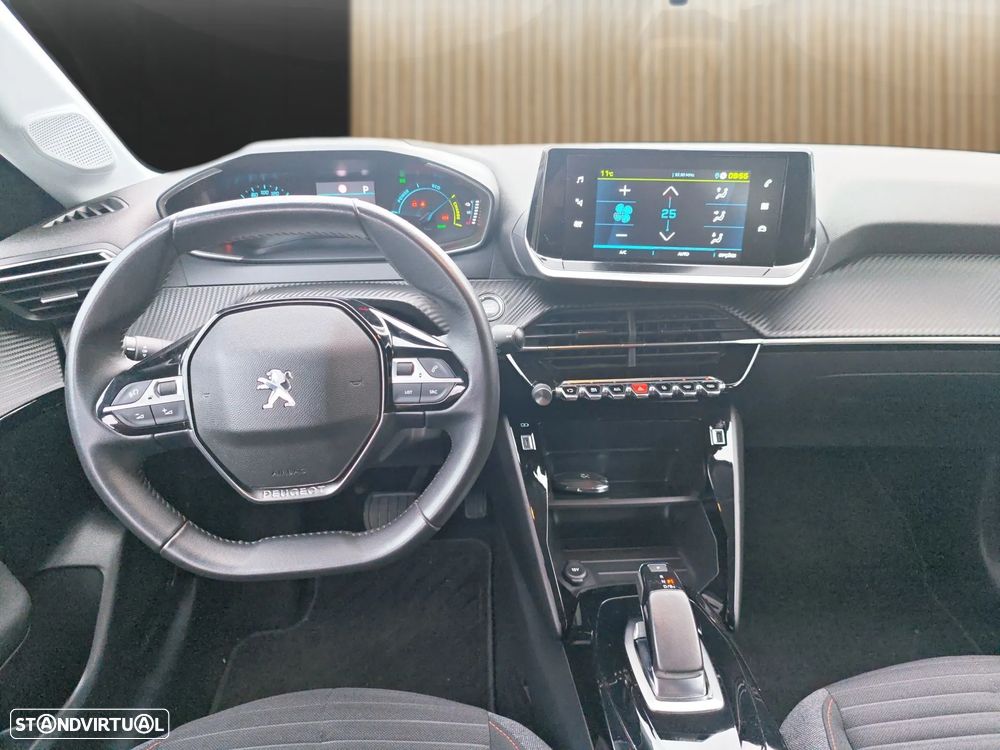 Peugeot e-208 Allure - 8