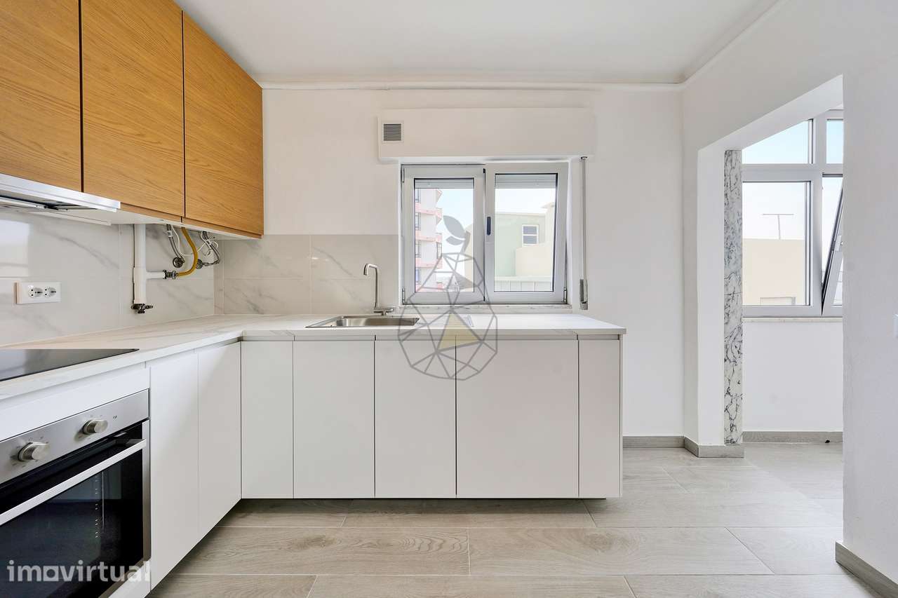 Apartamento T3 totalmente renovado perto de todos os serviços - Portim - Grande imagem: 4/38