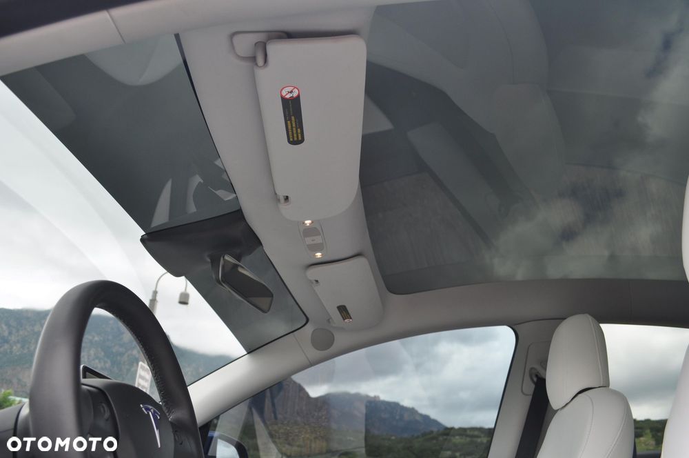 Tesla Model Y - 13