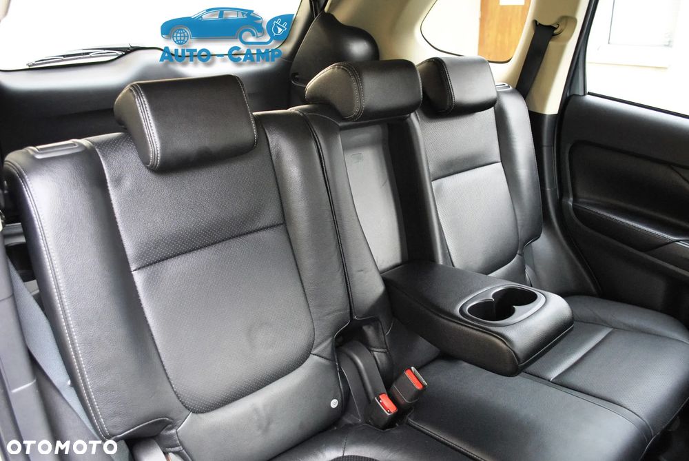 Mitsubishi Outlander Instyle NAVI + - 23