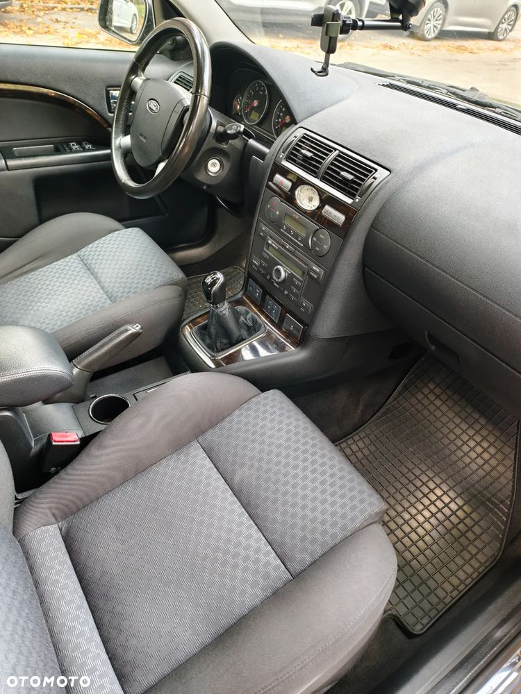Ford Mondeo 1.8 Ghia - 17