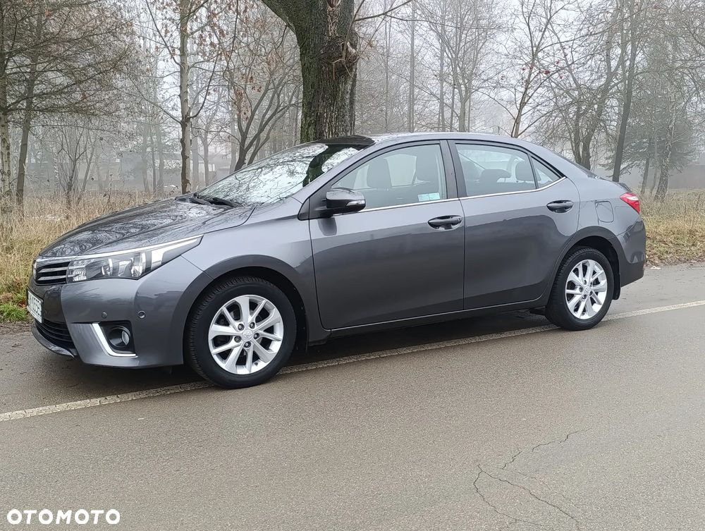 Toyota Corolla 1.6 Premium + - 7