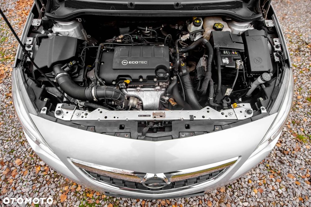 Opel Astra 1.4 Turbo 150 Jahre - 14