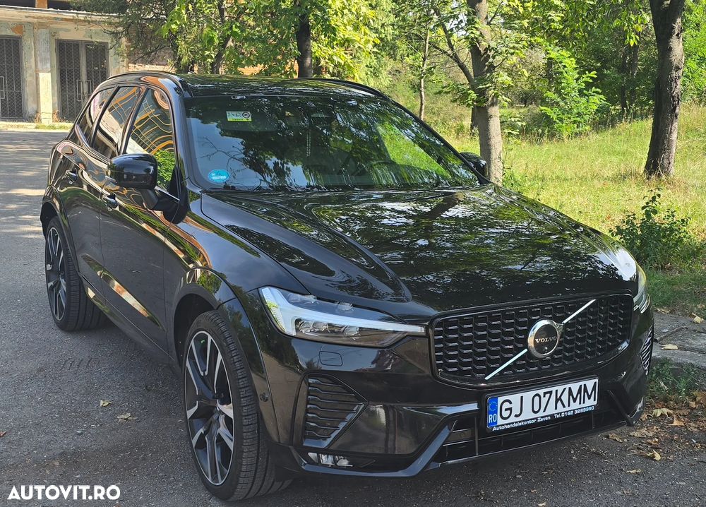 Volvo XC 60 B5 D AWD Ultimate Dark - 4