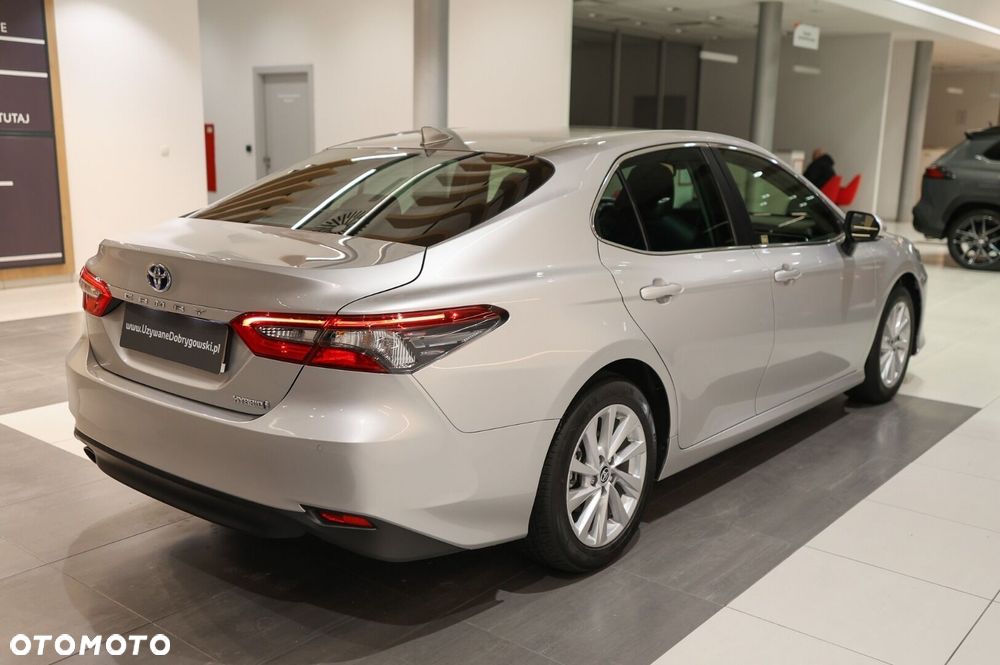 Toyota Camry - 23