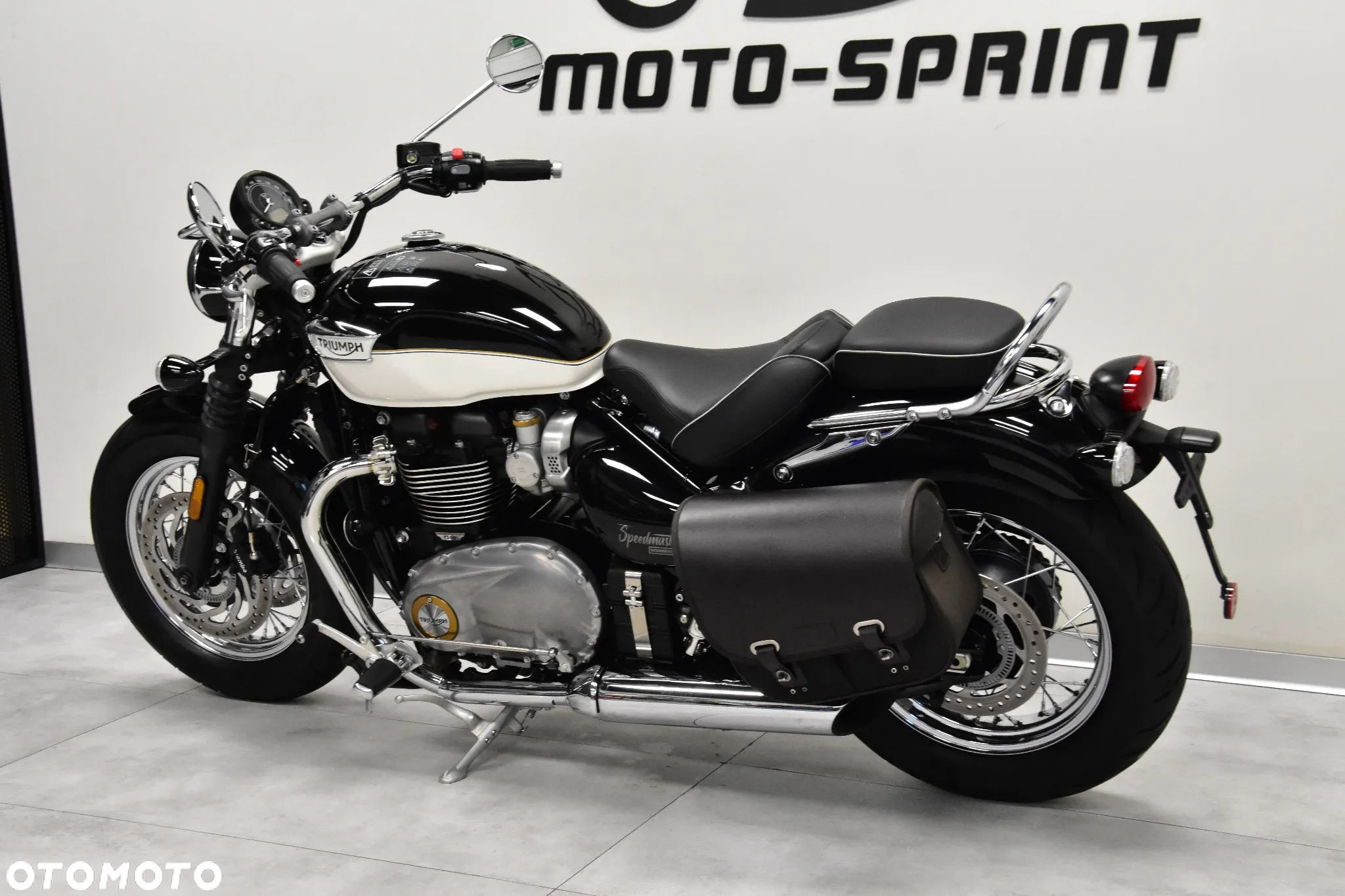 Triumph Bonneville - 6
