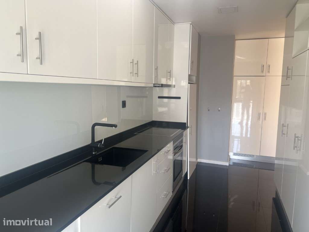 T3 com varanda, 2 lugares de garagem e arrumo em Marechal Saldanha,... - Grande imagem: 5/9
