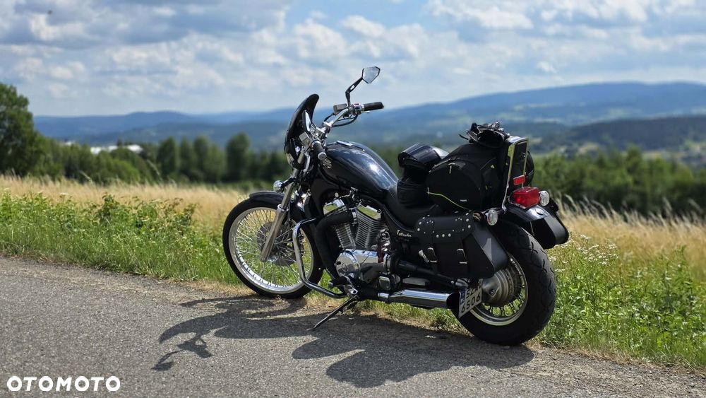 Suzuki Intruder - 3