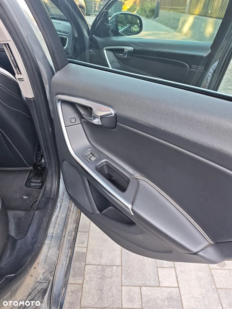 Volvo V60 D4 Drive-E Momentum - 21
