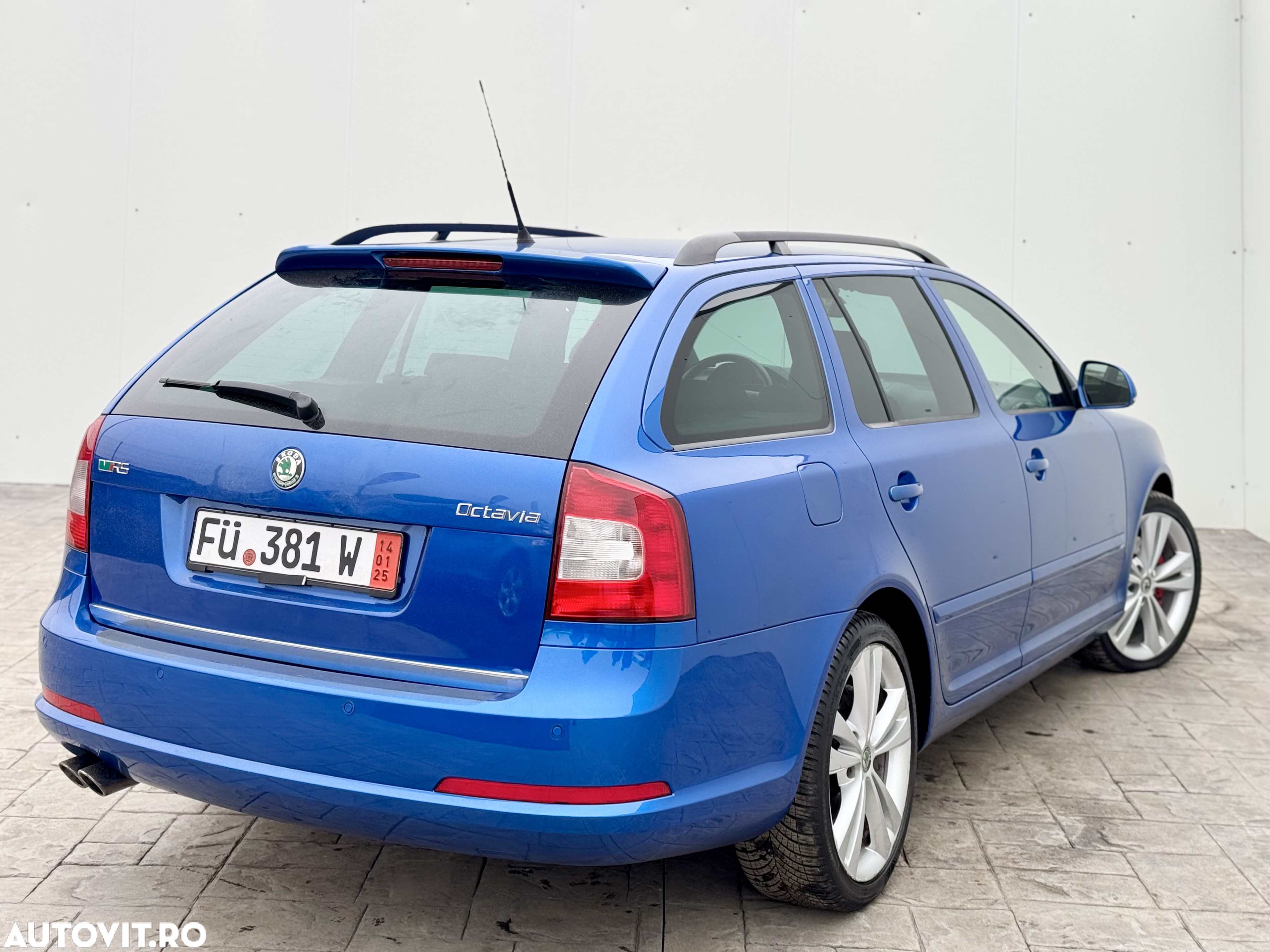 Skoda Octavia Combi 2.0 TDI DPF DSG RS - 2