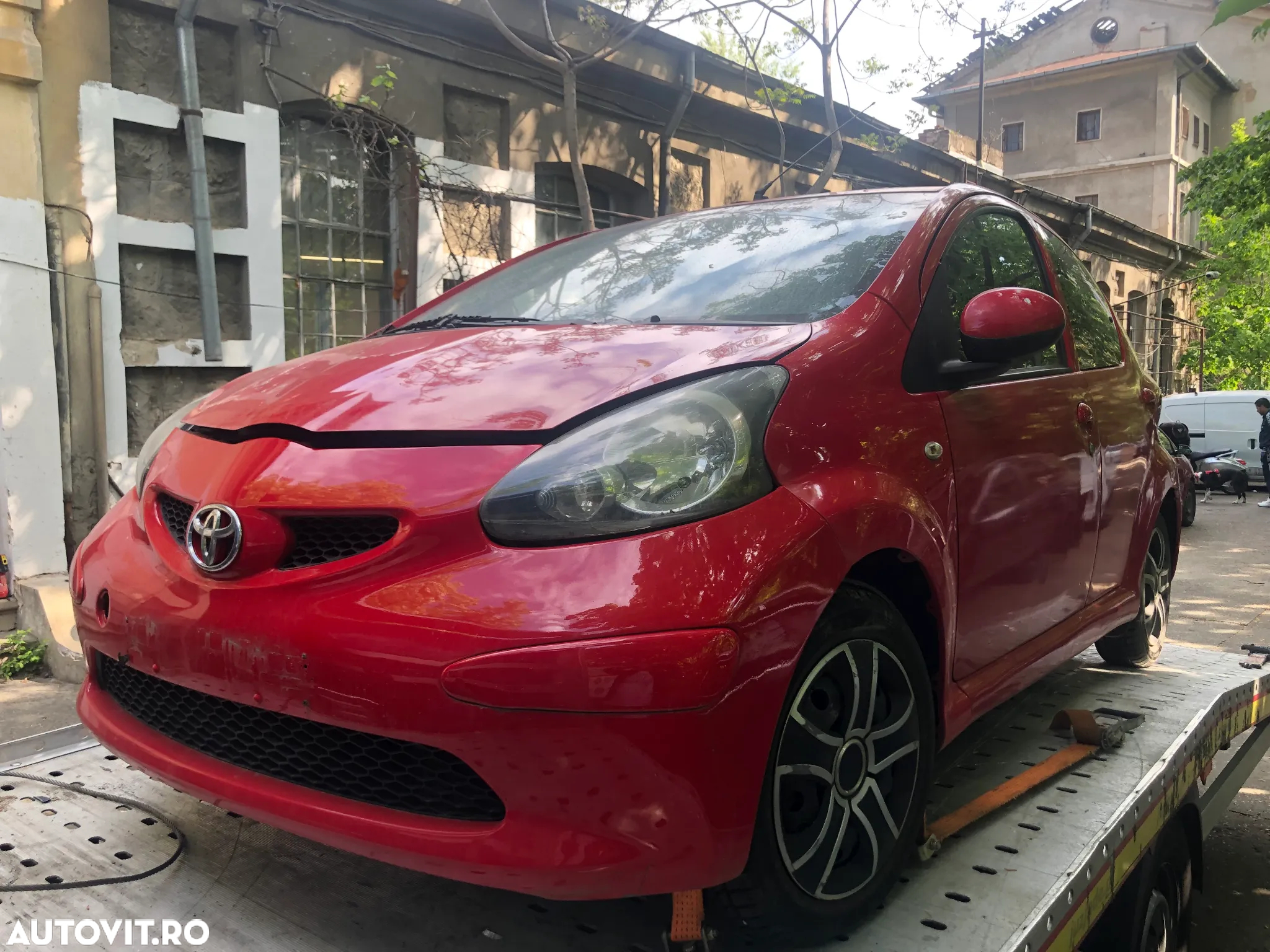 Dezmembrez Toyota Aygo rosu 1.0 benzina 2006 - 6