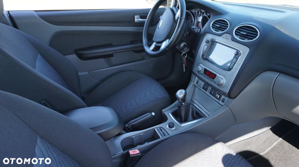 Ford Focus 1.6 Ti-VCT Style - 24