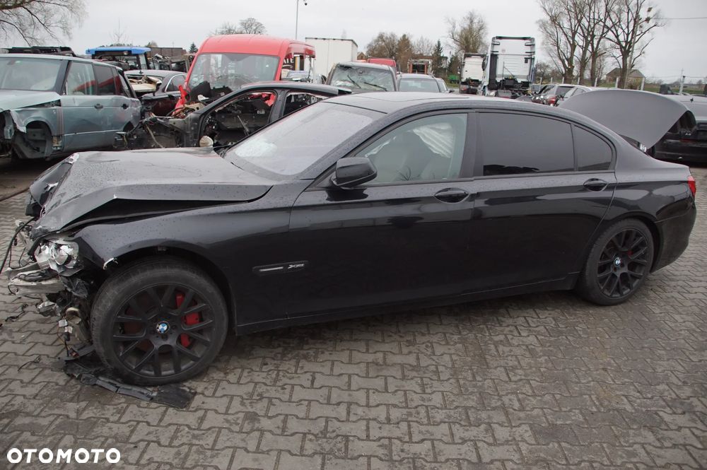 Pojazd na części BMW F01 750i Long xDrive, rocznik 2011 BLACK SAPPHIRE METALLIC (475) XCL.LEDER NAPPA ERW./D5 SATB HELL (NAD5) silnik N63B44O0 skrzynia GA6HP-26Z drzwi klapa szyba fotele long amortyzator - 4