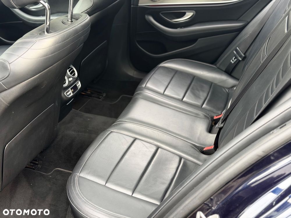 Mercedes-Benz Klasa E 220 d 4Matic 9G-TRONIC AMG Line - 35