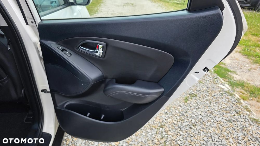 Hyundai ix35 1.6 2WD Fifa World Cup Edition - 24