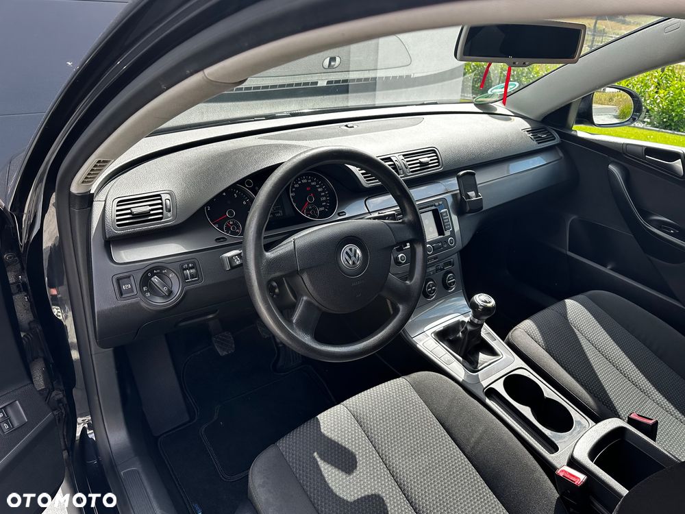 Volkswagen Passat - 19