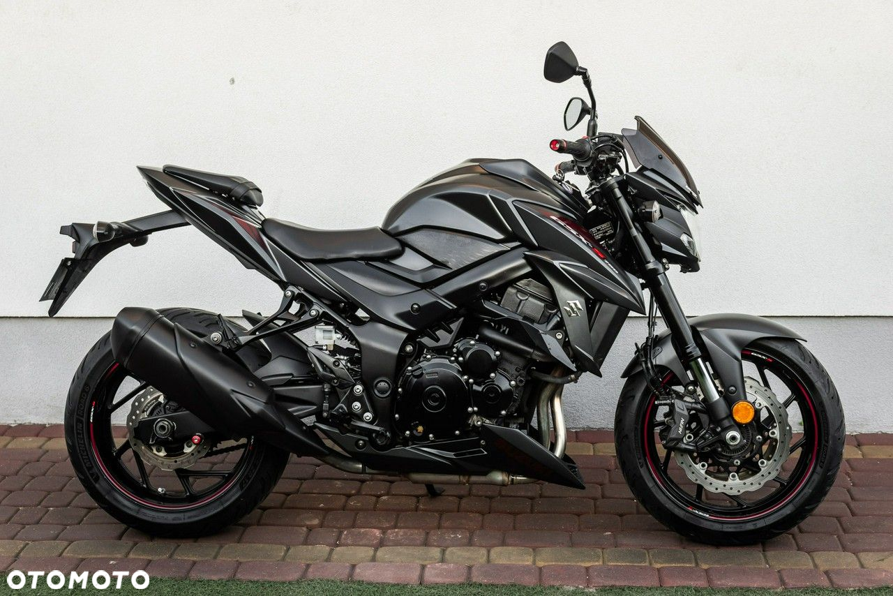 Suzuki GSX - 2