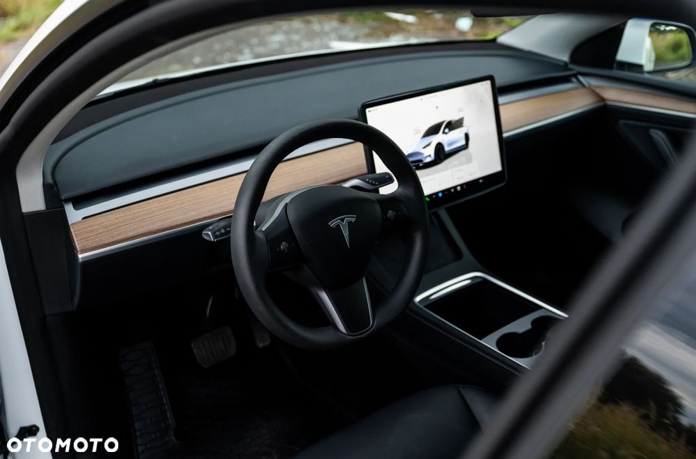 Tesla Y Model RWD - 19