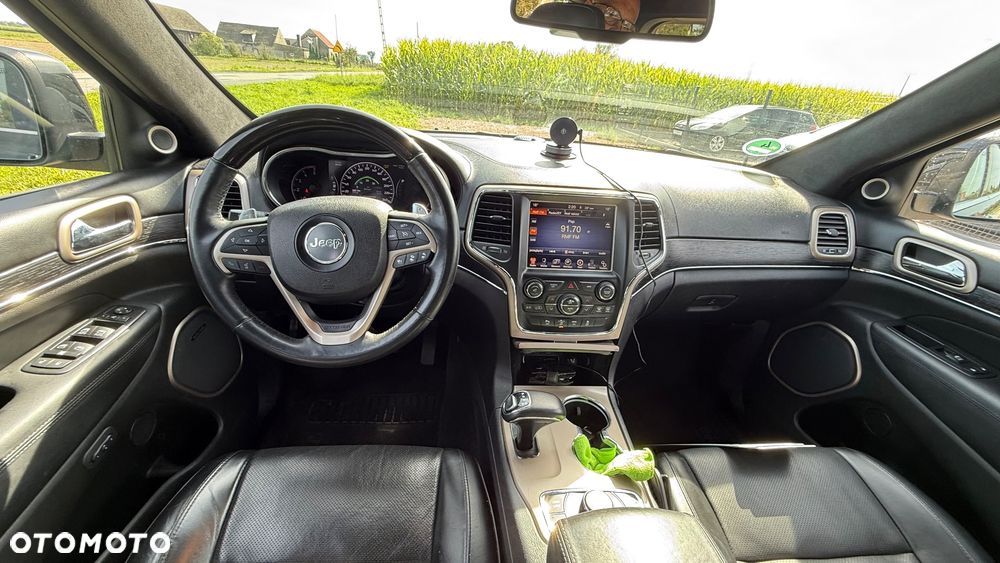Jeep Grand Cherokee - 12