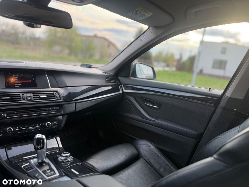 BMW Seria 5 520d xDrive - 13