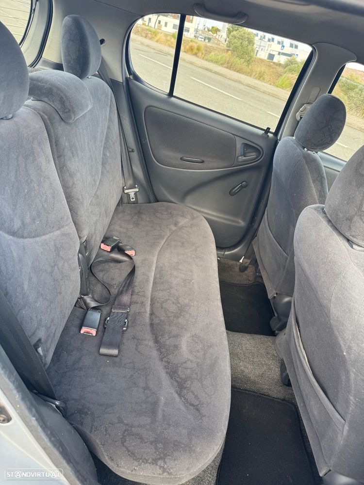 Toyota Yaris 1.4 D-4D Sol ABS - 7