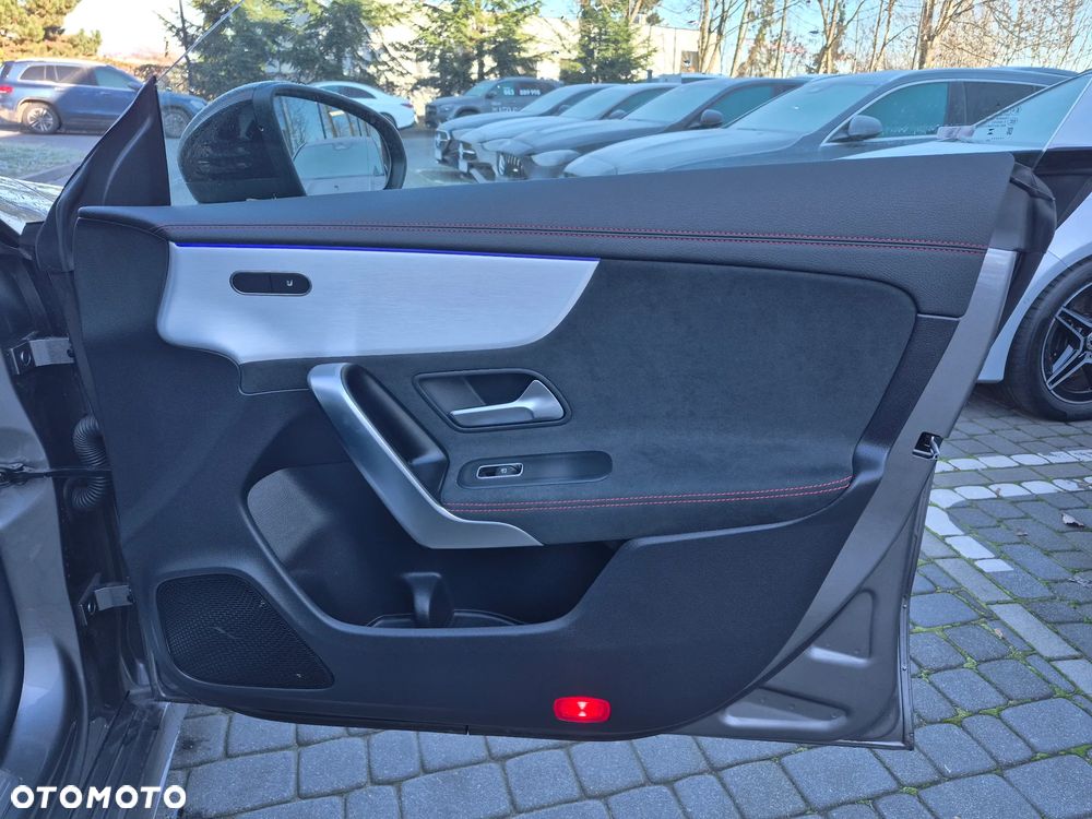 Mercedes-Benz CLA 200 AMG Line 7G-DCT - 31