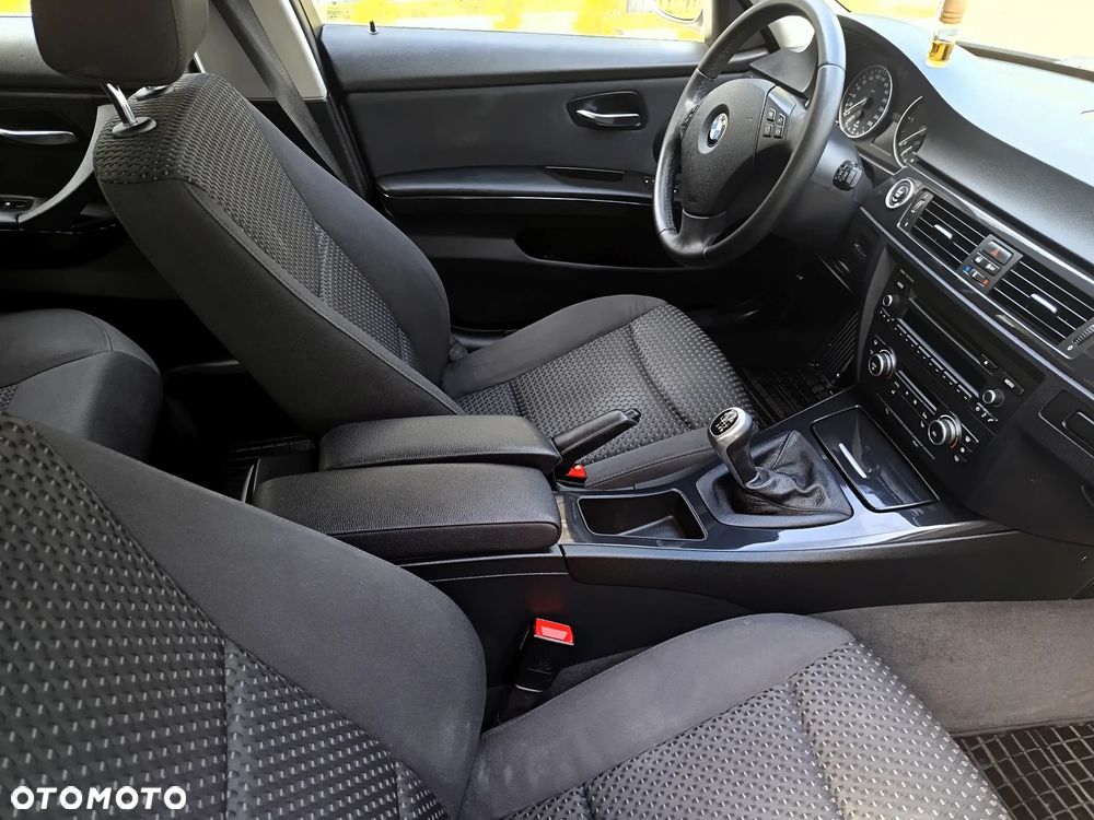 BMW Seria 3 318d DPF Edition Lifestyle - 31