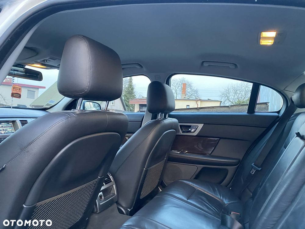 Jaguar XF 3.0 V6 D Luxury - 12